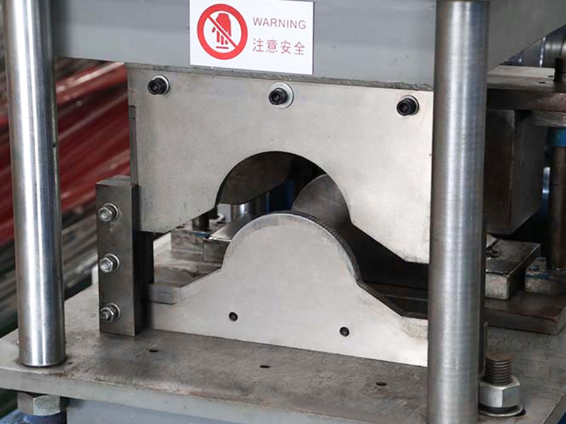 Máquina formadora de rollos de tapa de cumbrera de techo de gran durabilidad YX112-300