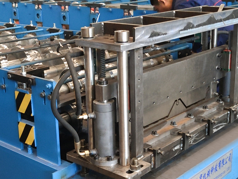 YX25-820 Máquina formadora de rollos de tejas fotovoltaicas fáciles de instalar